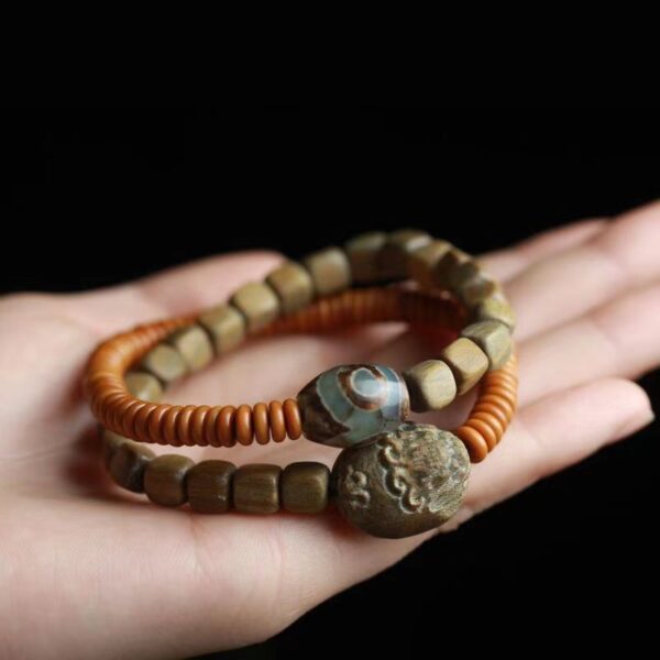 Laosan Green sandalwood Bracelet - sandalwood Buddha beads combined with olive core, the aroma is overflowing, helping the health and purification of the soul and happiness