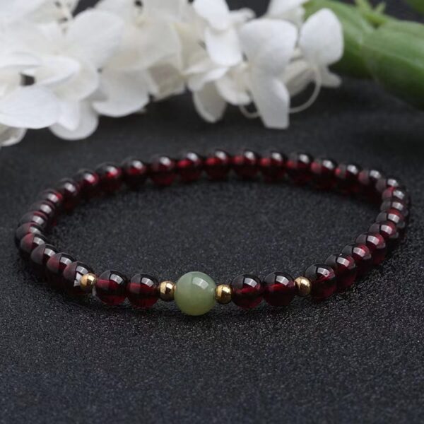 Natural garnet and jade bracelet - the perfect match for purifying the soul and promoting energy circulation