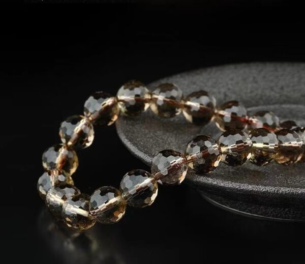 Natural tea crystal Bracelet - the all-powerful guardian of purifying the mind, emotional stability and peace and health