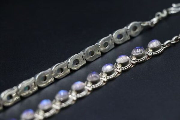 Natural Moonstone Bracelet Bracelet - a guardian gem that enhances memory and energy balance