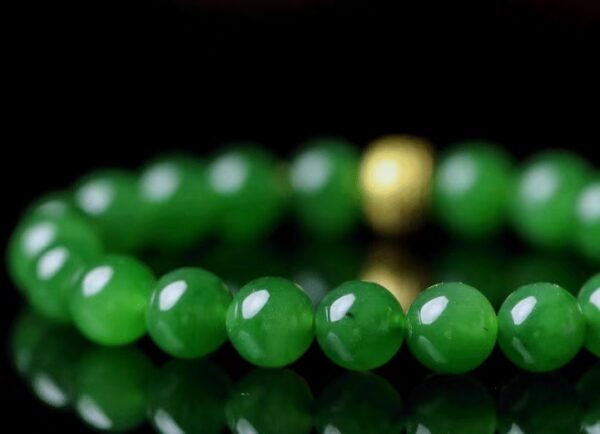 Jade and Spinach Green Bracelet - Energy protection that purifies the soul and promotes health - Image 2